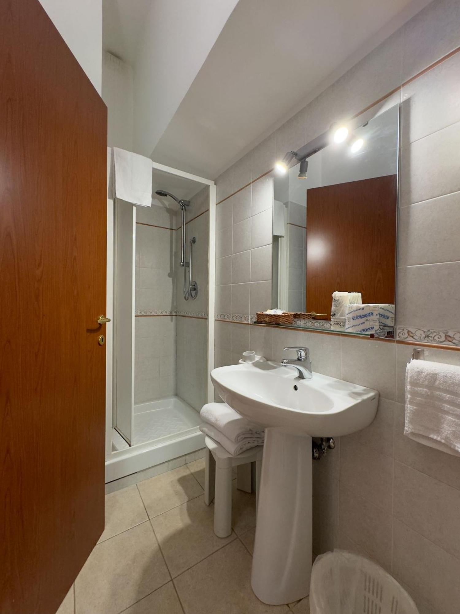 Hotel Villa Robinia جنزانو دي روما المظهر الخارجي الصورة