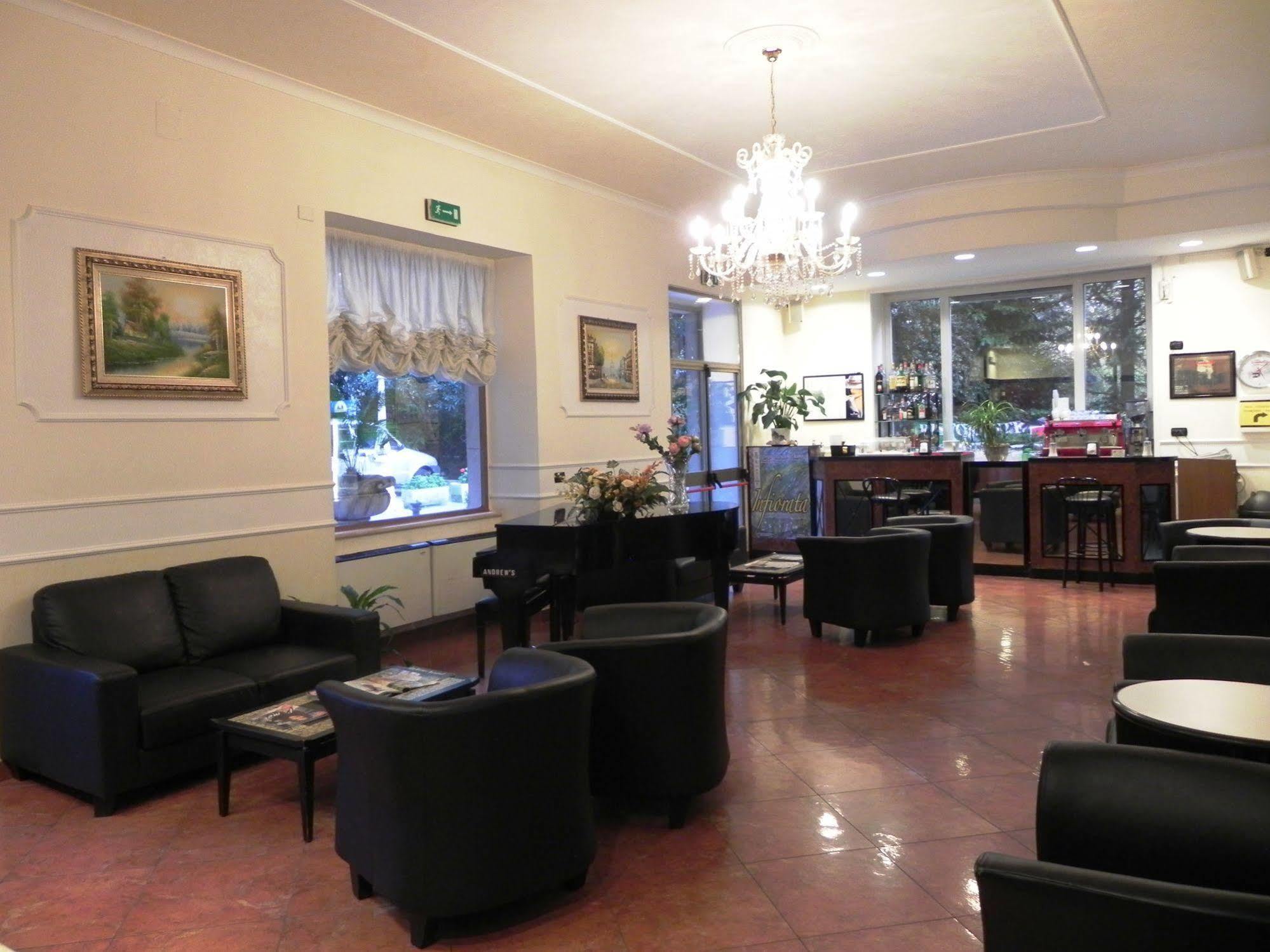 Hotel Villa Robinia جنزانو دي روما المظهر الخارجي الصورة